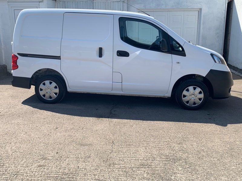 NISSAN NV200