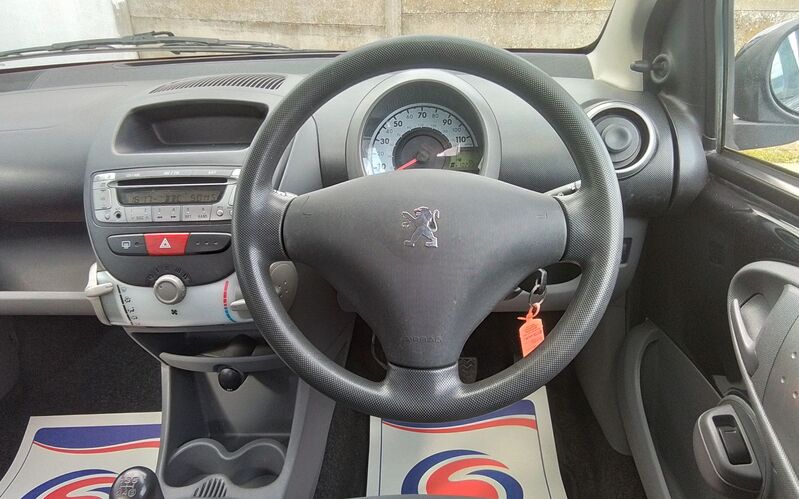 PEUGEOT 107